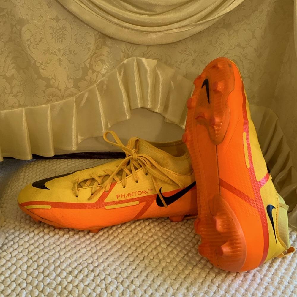 NIKE